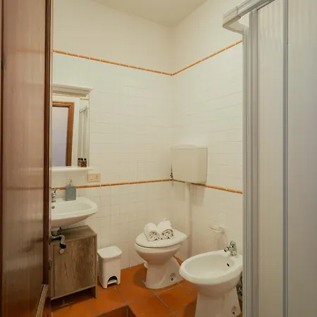 Sunflowers - A Apartment *